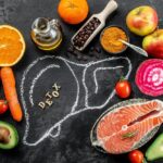 Healthy foods arranged around liver shape outline with "detox" label.